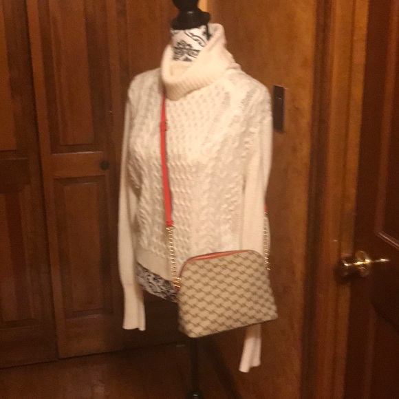 Michael Kors Large Cindy Dome Crossbody - Picture 1 of 7